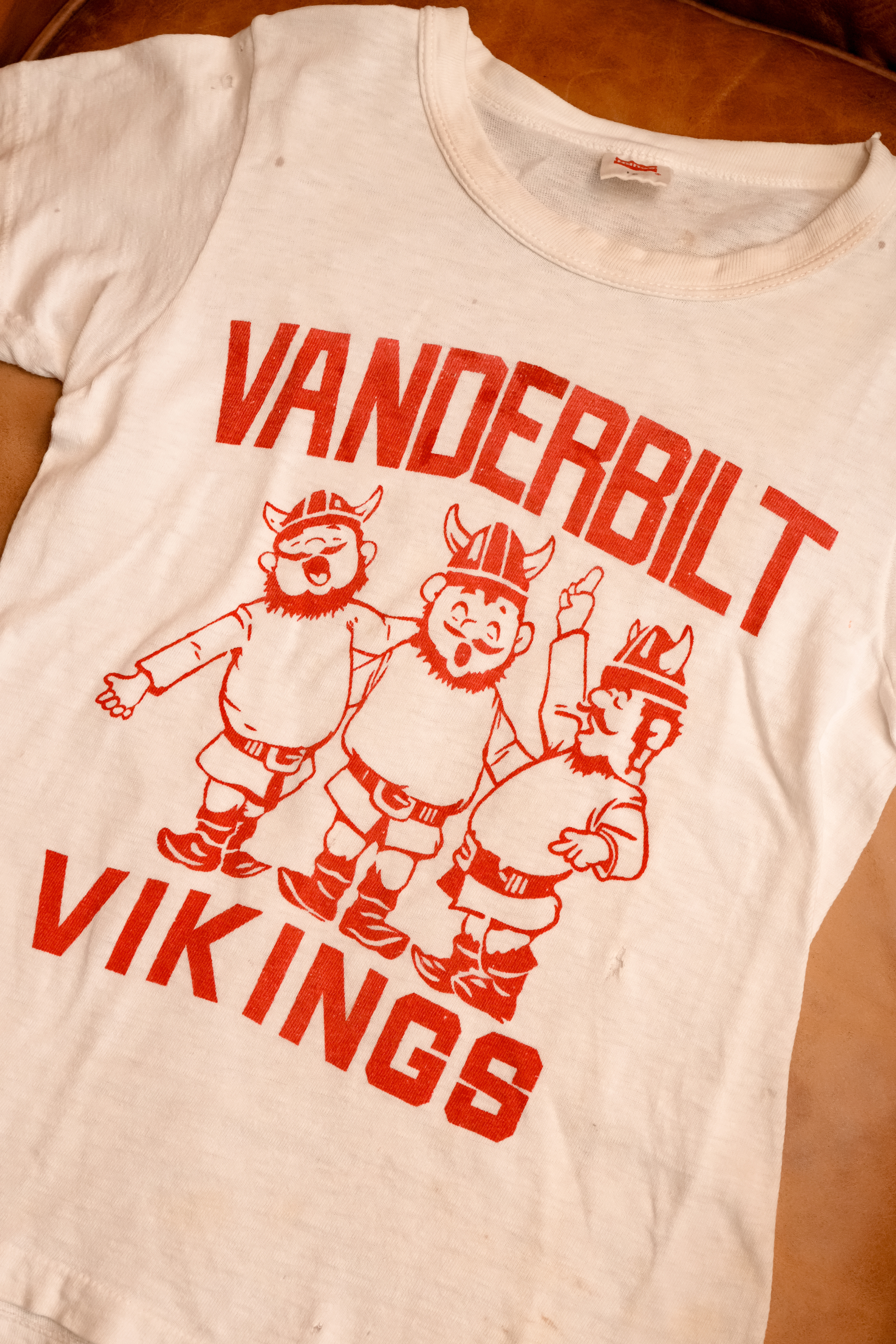 True Vintage 1970s Vanderbilt Vikings Mascot T-Shirt  (XS-S)