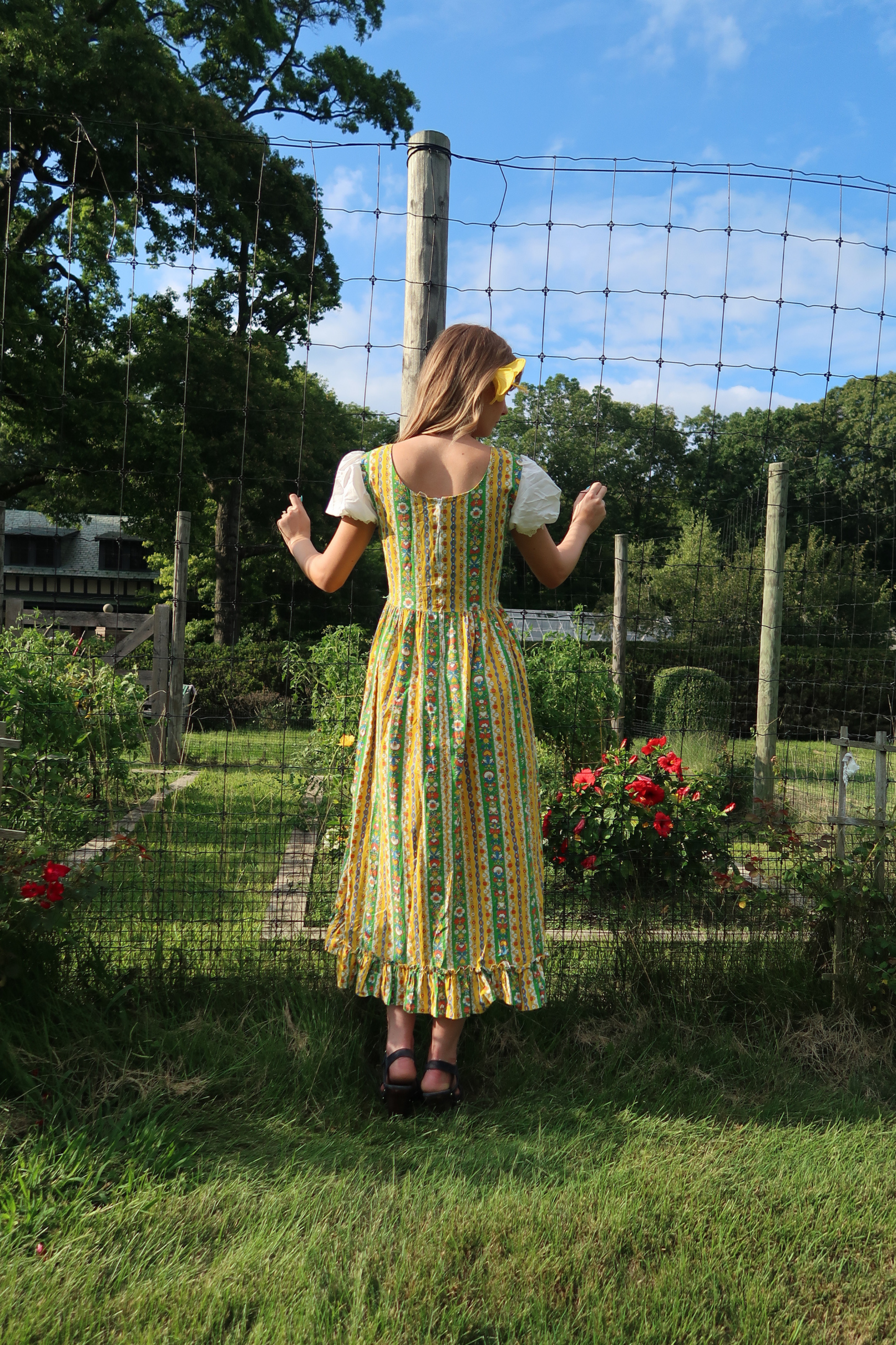 Late 1960s/Early 1970s Floral Stripe Prairie Dirndl Dress (M-L)