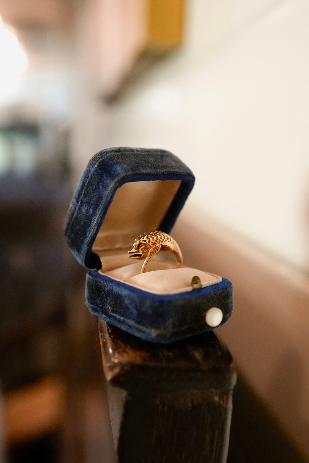 Vintage 18K Yellow Gold Textured Dolphin Bypass Ring | Sz (6)