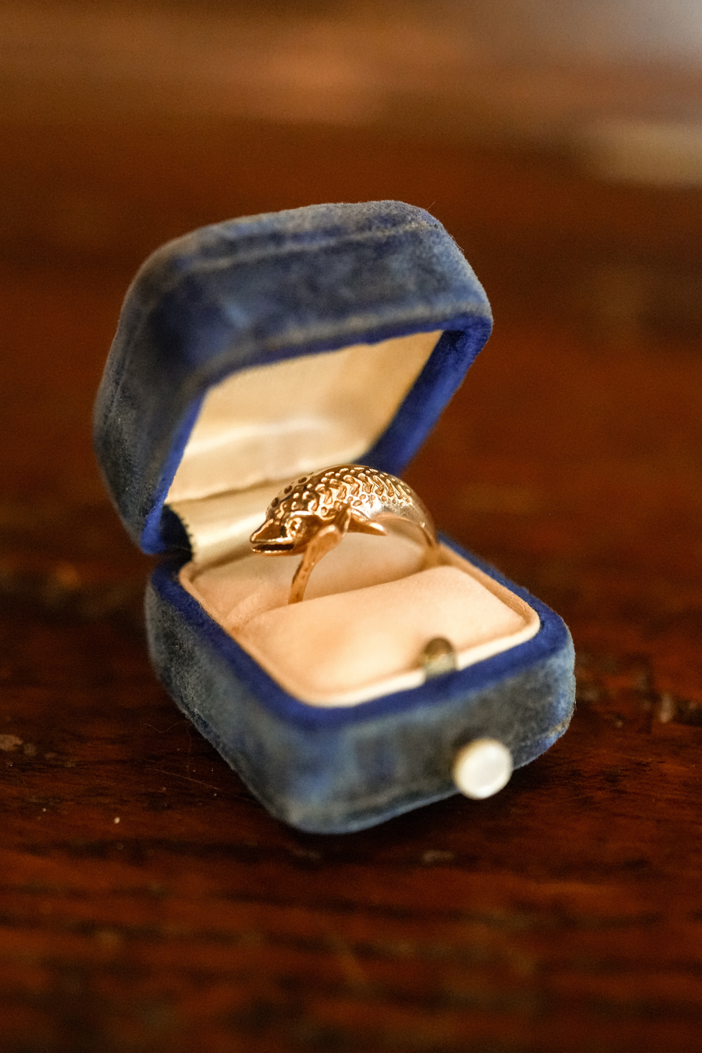 Vintage 18K Yellow Gold Textured Dolphin Bypass Ring | Sz (6)