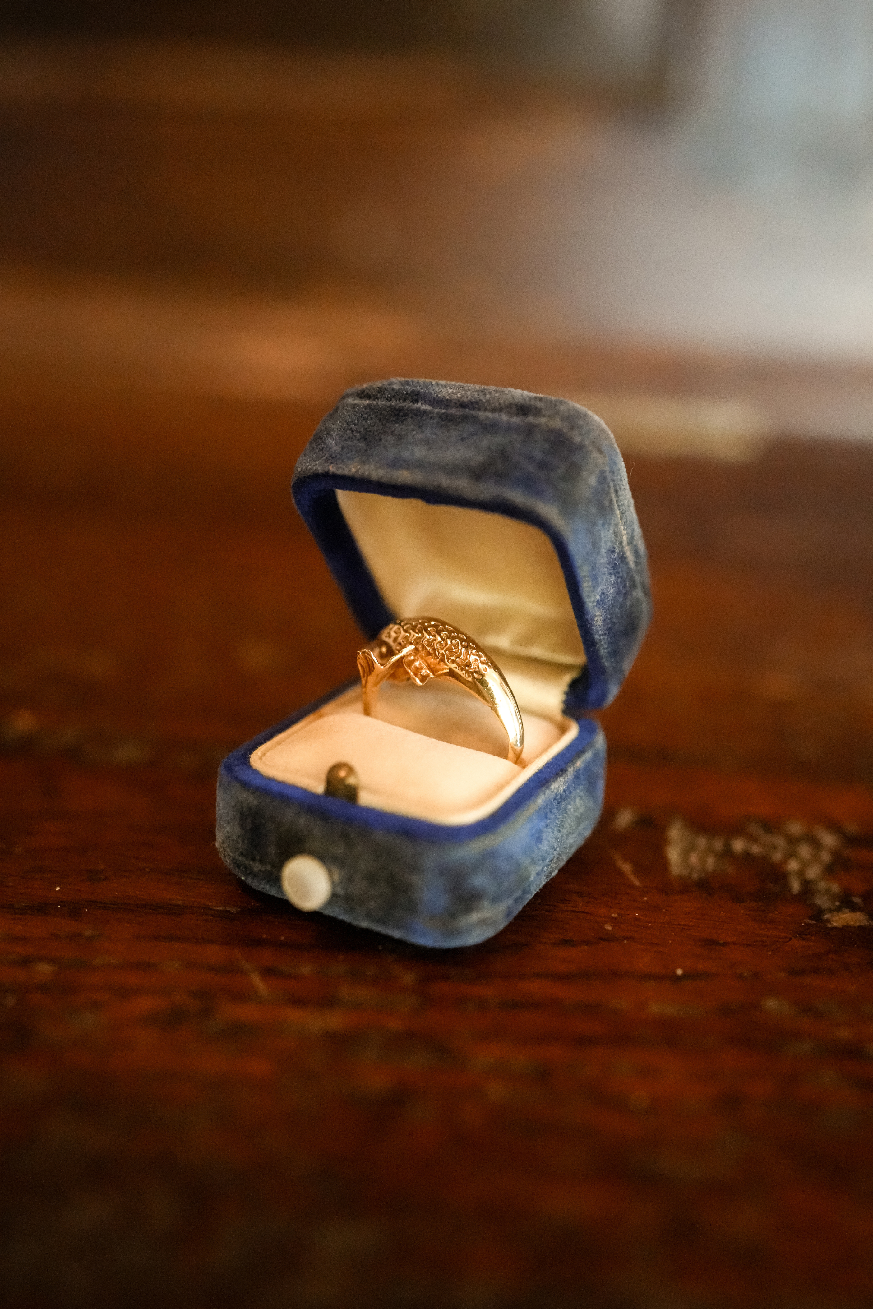 Vintage 18K Yellow Gold Textured Dolphin Bypass Ring | Sz (6)