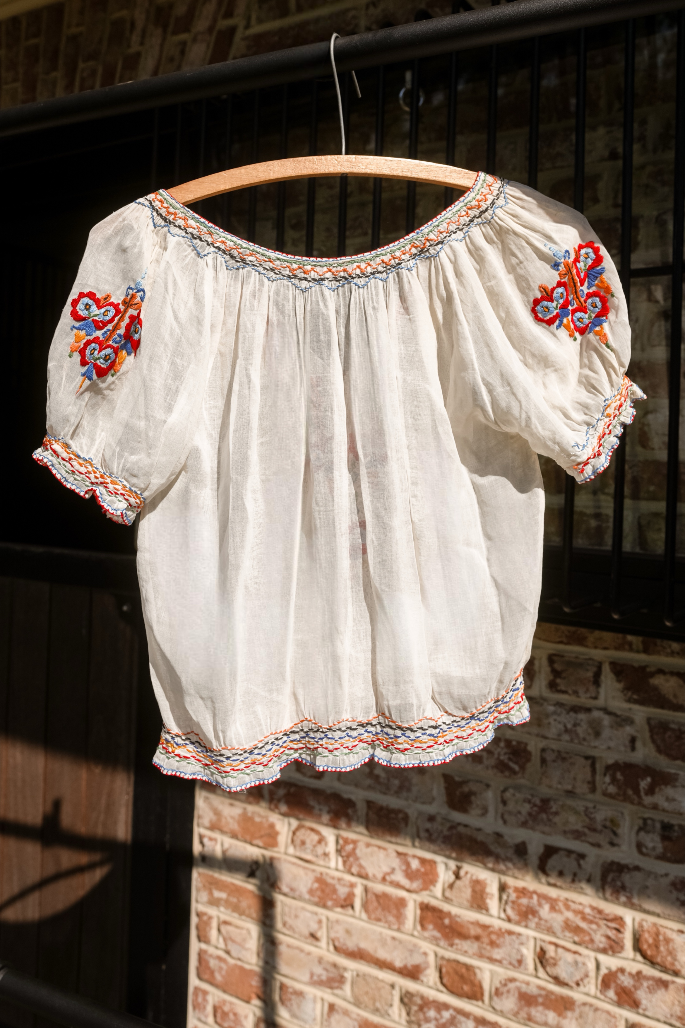 Vintage 1930's Hungarian Embroidered Folk Blouse (XS-S)